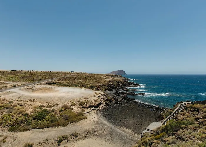 El Mirador: Sea Views From The Shore